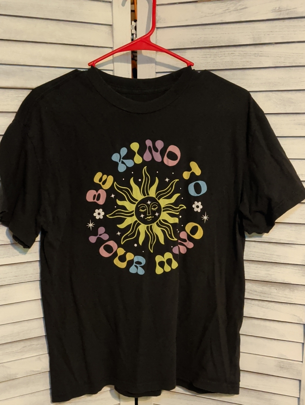 Black Short-Sleeve Graphic Tee with Pastel Sun "Be Kind" Design